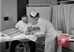 Standbild Protein Allergie test Detroit Michigan Henry Ford Hospital USA, 1936, aus Sekunde 20 historischem Filmmaterial Videoclip 65675023149