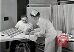 Standbild Protein Allergie test Detroit Michigan Henry Ford Hospital USA, 1936, aus Sekunde 25 historischem Filmmaterial Videoclip 65675023149
