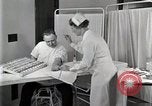 Standbild Protein Allergie test Detroit Michigan Henry Ford Hospital USA, 1936, aus Sekunde 26 historischem Filmmaterial Videoclip 65675023149