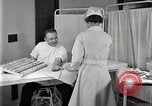 Standbild Protein Allergie test Detroit Michigan Henry Ford Hospital USA, 1936, aus Sekunde 29 historischem Filmmaterial Videoclip 65675023149