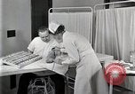 Standbild Protein Allergie test Detroit Michigan Henry Ford Hospital USA, 1936, aus Sekunde 34 historischem Filmmaterial Videoclip 65675023149