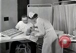 Standbild Protein Allergie test Detroit Michigan Henry Ford Hospital USA, 1936, aus Sekunde 41 historischem Filmmaterial Videoclip 65675023149