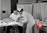 Standbild Protein Allergie test Detroit Michigan Henry Ford Hospital USA, 1936, aus Sekunde 44 historischem Filmmaterial Videoclip 65675023149