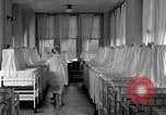 Image Division de la Pédiatrie Detroit Michigan USA, 1936, de la seconde 14 séquences d'archives historiques vidéo 65675023150