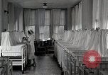 Image Division de la Pédiatrie Detroit Michigan USA, 1936, de la seconde 21 séquences d'archives historiques vidéo 65675023150