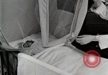 Immagine di Bambino nella tenda di ossigeno Detroit Michigan USA, 1936, secondo 22 filmato di repertorio 65675023151