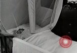 Immagine di Bambino nella tenda di ossigeno Detroit Michigan USA, 1936, secondo 23 filmato di repertorio 65675023151