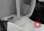 Immagine di Bambino nella tenda di ossigeno Detroit Michigan USA, 1936, secondo 26 filmato di repertorio 65675023151
