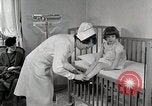 Immagine di Bambino soffre di tubercolosi Detroit Michigan USA, 1936, secondo 4 filmato di repertorio 65675023152