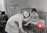 Immagine di Bambino soffre di tubercolosi Detroit Michigan USA, 1936, secondo 7 filmato di repertorio 65675023152
