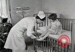 Immagine di Bambino soffre di tubercolosi Detroit Michigan USA, 1936, secondo 10 filmato di repertorio 65675023152