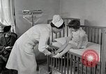 Immagine di Bambino soffre di tubercolosi Detroit Michigan USA, 1936, secondo 11 filmato di repertorio 65675023152