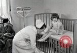 Immagine di Bambino soffre di tubercolosi Detroit Michigan USA, 1936, secondo 16 filmato di repertorio 65675023152