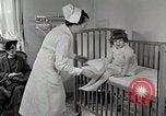 Immagine di Bambino soffre di tubercolosi Detroit Michigan USA, 1936, secondo 17 filmato di repertorio 65675023152