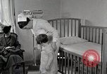 Immagine di Bambino soffre di tubercolosi Detroit Michigan USA, 1936, secondo 25 filmato di repertorio 65675023152