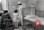 Immagine di Bambino soffre di tubercolosi Detroit Michigan USA, 1936, secondo 36 filmato di repertorio 65675023152