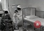 Immagine di Bambino soffre di tubercolosi Detroit Michigan USA, 1936, secondo 40 filmato di repertorio 65675023152
