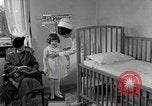 Immagine di Bambino soffre di tubercolosi Detroit Michigan USA, 1936, secondo 41 filmato di repertorio 65675023152
