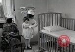 Immagine di Bambino soffre di tubercolosi Detroit Michigan USA, 1936, secondo 42 filmato di repertorio 65675023152