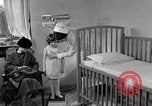 Immagine di Bambino soffre di tubercolosi Detroit Michigan USA, 1936, secondo 43 filmato di repertorio 65675023152