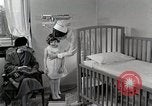 Immagine di Bambino soffre di tubercolosi Detroit Michigan USA, 1936, secondo 44 filmato di repertorio 65675023152