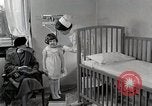 Immagine di Bambino soffre di tubercolosi Detroit Michigan USA, 1936, secondo 45 filmato di repertorio 65675023152