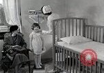 Immagine di Bambino soffre di tubercolosi Detroit Michigan USA, 1936, secondo 46 filmato di repertorio 65675023152