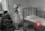 Immagine di Bambino soffre di tubercolosi Detroit Michigan USA, 1936, secondo 50 filmato di repertorio 65675023152