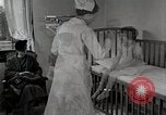 Immagine di Bambino soffre di tubercolosi Detroit Michigan USA, 1936, secondo 57 filmato di repertorio 65675023152