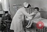 Immagine di Bambino soffre di tubercolosi Detroit Michigan USA, 1936, secondo 60 filmato di repertorio 65675023152