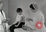 Standbild Arzt vaccinates Boy Detroit Michigan USA, 1936, aus Sekunde 15 historischem Filmmaterial Videoclip 65675023153