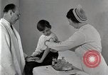 Standbild Arzt vaccinates Boy Detroit Michigan USA, 1936, aus Sekunde 42 historischem Filmmaterial Videoclip 65675023153