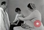 Standbild Arzt vaccinates Boy Detroit Michigan USA, 1936, aus Sekunde 43 historischem Filmmaterial Videoclip 65675023153