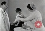 Standbild Arzt vaccinates Boy Detroit Michigan USA, 1936, aus Sekunde 44 historischem Filmmaterial Videoclip 65675023153