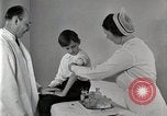 Standbild Arzt vaccinates Boy Detroit Michigan USA, 1936, aus Sekunde 46 historischem Filmmaterial Videoclip 65675023153