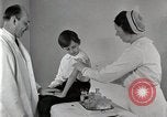 Standbild Arzt vaccinates Boy Detroit Michigan USA, 1936, aus Sekunde 47 historischem Filmmaterial Videoclip 65675023153
