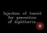 Standbild Arzt vaccinates Boy Detroit Michigan USA, 1936, aus Sekunde 52 historischem Filmmaterial Videoclip 65675023153