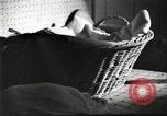 Standbild Geburt quintuplet von Mädchen von Ontario Kanada, 1934, aus Sekunde 1 historischem Filmmaterial Videoclip 65675023155