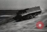 Standbild Gun carrier Tanks United States USA, 1944, aus Sekunde 16 historischem Filmmaterial Videoclip 65675023161