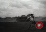 Standbild Gun carrier Tanks United States USA, 1944, aus Sekunde 26 historischem Filmmaterial Videoclip 65675023161