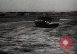 Standbild Gun carrier Tanks United States USA, 1944, aus Sekunde 27 historischem Filmmaterial Videoclip 65675023161