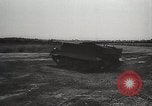 Standbild Gun carrier Tanks United States USA, 1944, aus Sekunde 36 historischem Filmmaterial Videoclip 65675023161