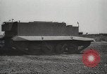 Standbild Gun carrier Tanks United States USA, 1944, aus Sekunde 42 historischem Filmmaterial Videoclip 65675023161