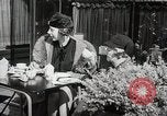 Standbild Spring Time London England Vereinigtes Königreich, 1938, aus Sekunde 53 historischem Filmmaterial Videoclip 65675023175
