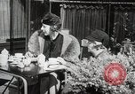 Standbild Spring Time London England Vereinigtes Königreich, 1938, aus Sekunde 54 historischem Filmmaterial Videoclip 65675023175
