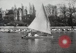 Standbild Spring Time London England Vereinigtes Königreich, 1938, aus Sekunde 62 historischem Filmmaterial Videoclip 65675023175