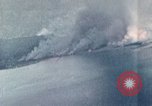Standbild Gun camera footage strafing Ziele Tarumizu Kyushu in Japan, 1945, aus Sekunde 8 historischem Filmmaterial Videoclip 65675023197