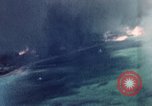 Standbild Gun camera footage strafing Ziele Tarumizu Kyushu in Japan, 1945, aus Sekunde 15 historischem Filmmaterial Videoclip 65675023197