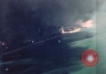 Standbild Gun camera footage strafing Ziele Tarumizu Kyushu in Japan, 1945, aus Sekunde 19 historischem Filmmaterial Videoclip 65675023197