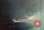Standbild Gun camera footage strafing Ziele Tarumizu Kyushu in Japan, 1945, aus Sekunde 26 historischem Filmmaterial Videoclip 65675023197